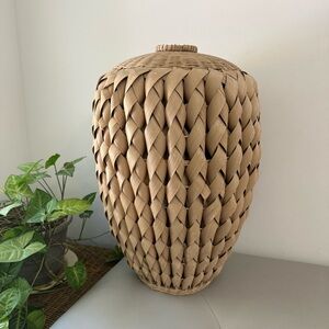 Large Vintage Boho Woven Palm Wicker Rattan Basket
Urns Floor Vase 22"‎